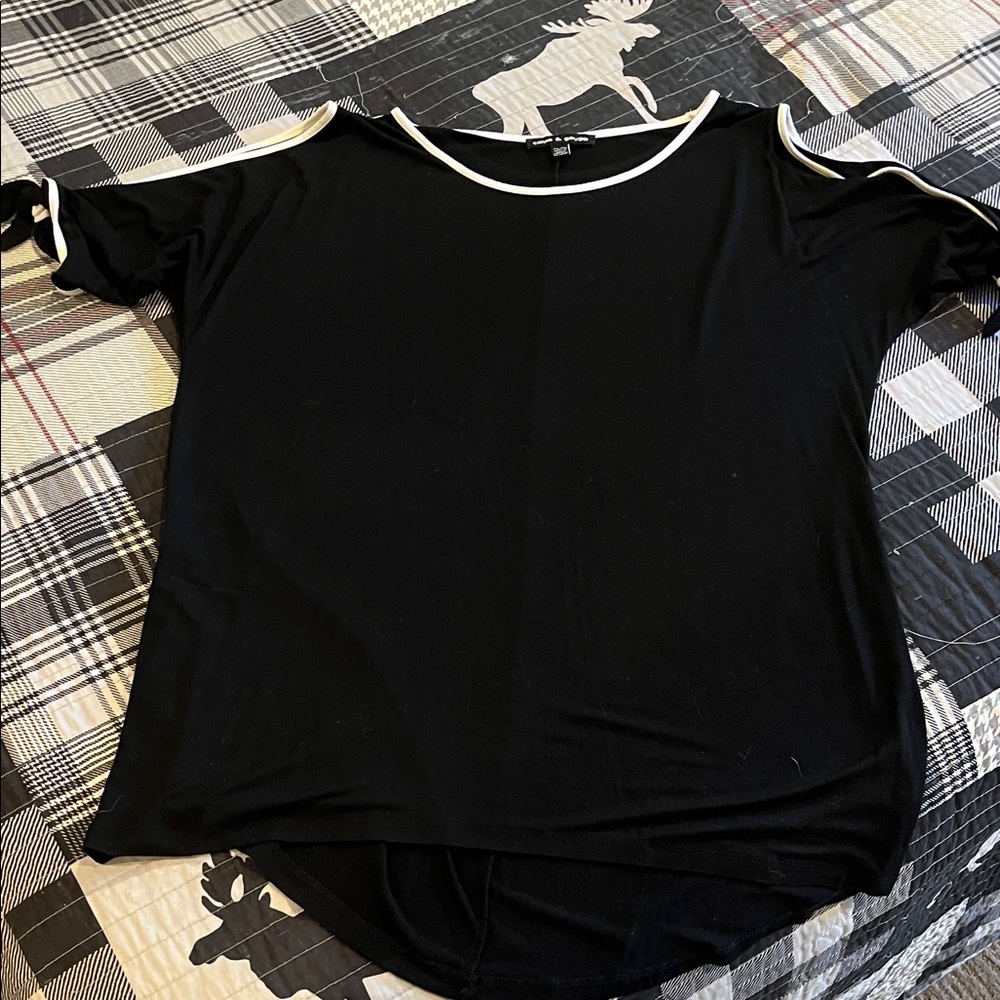 Cable & Gauge Black Cold Shoulder Top with White Trim